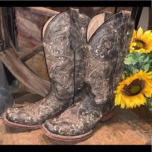 CORRAL BROWN CRACKLE EMBROIDERY SQUARE TOE BOOTS 7